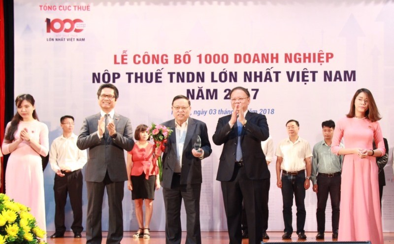 Ông Nguyễn Đức Tâm, Phó TGĐ Vietjet nhận kỷ niệm chương ghi nhận là DN nộp thuế TNDN lớn nhất Việt Nam