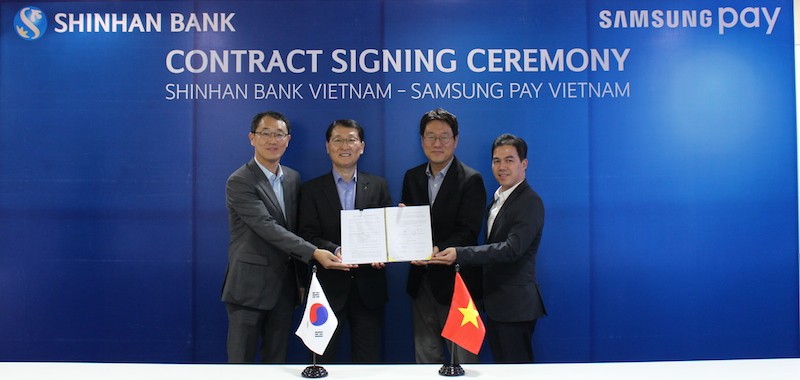 Ngân hàng Shinhan ra mắt thẻ Samsung Pay với dịch vụ chuyển khoản miễn phí