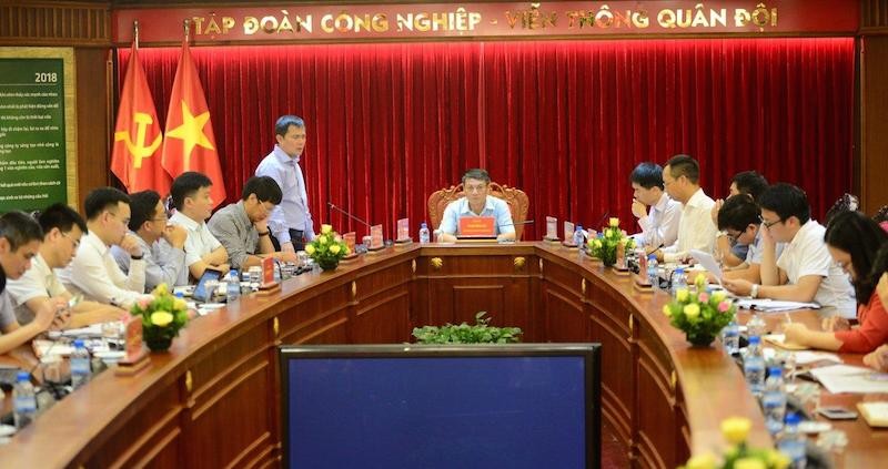 Thứ trưởng Bộ TTTT Phạm Hồng Hải kiểm tra công tác chuẩn bị chuyển đổi mã di động của Viettel