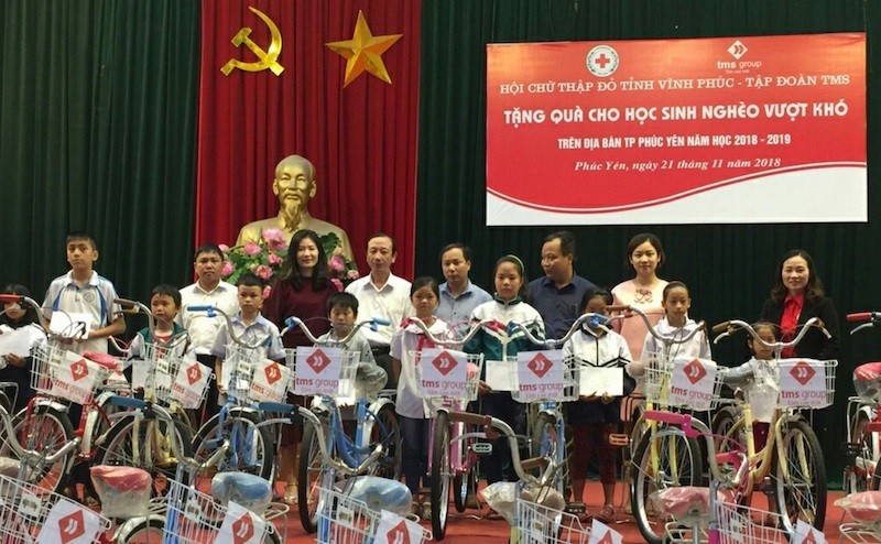 60 chiếc xe đạp được trao cho các em học sinh nghèo vượt khó thành phố Phúc Yên