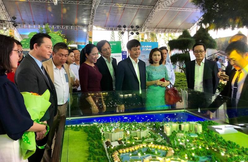 Lãnh đạo Bộ VHTT&DL thăm gian trưng bày của Phú Long