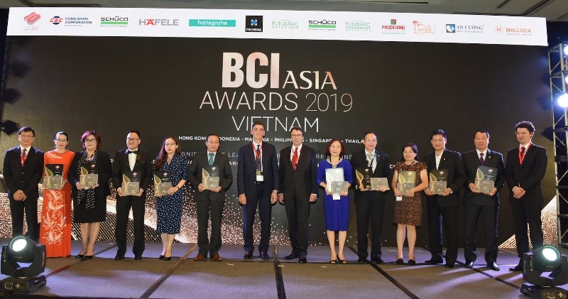 Đại diện các đơn vị được vinh danh BCI Asia Top 10 Awards 