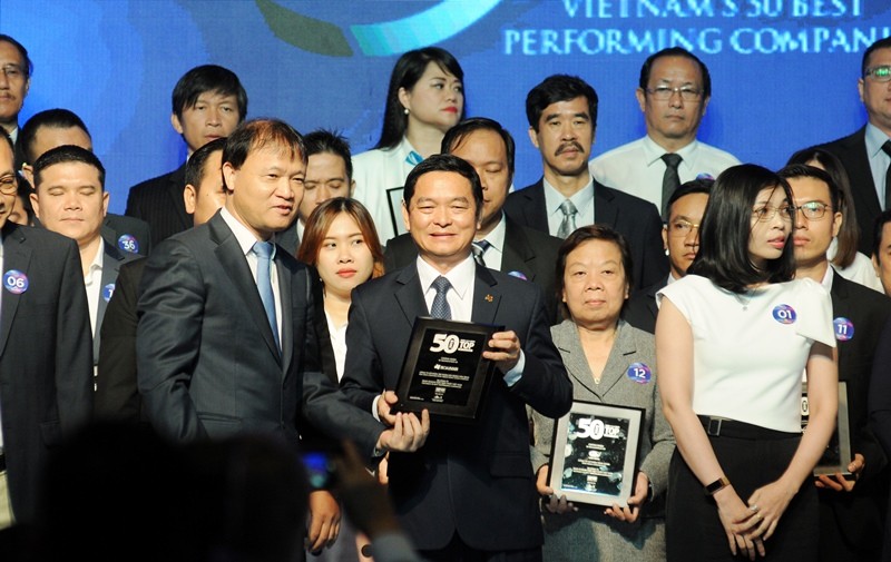  Ông Lê Viết Hải, Chủ tịch HĐQT – Tổng giám đốc Tập đoàn Hòa Bình tại Lễ Công bố & vinh danh xếp thứ 2 Top 50 Công ty kinh doanh hiệu quả nhất Việt Nam 2018,
