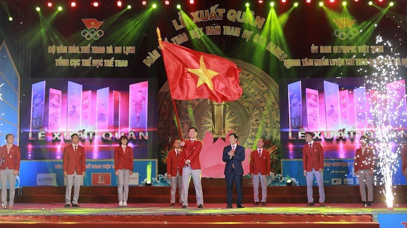 Nghi thức trao cờ tổ quốc cho đoàn thể thao Việt Nam