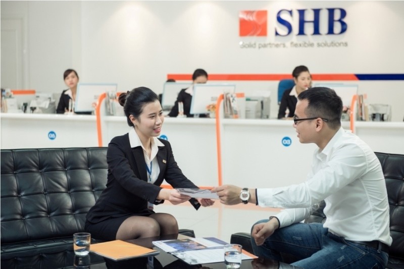 SHB ưu đã lãi suất và tặng bảo hiểm cho khách hàng cá nhân vay vốn