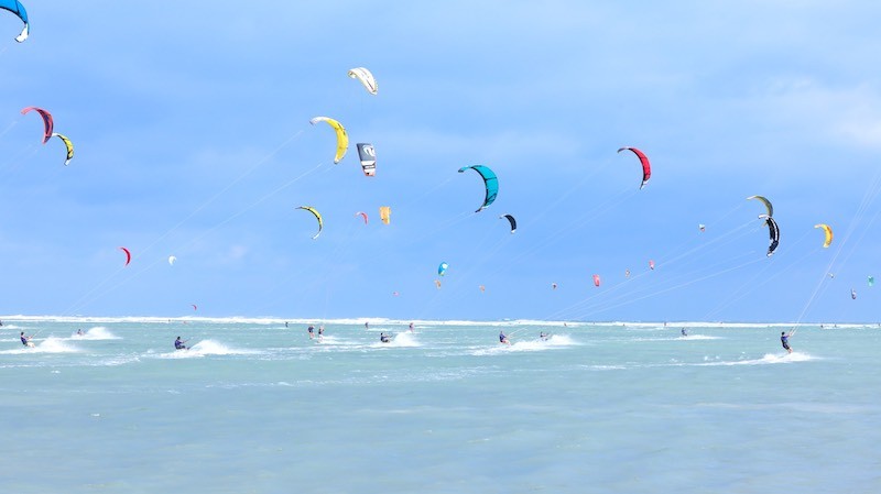 Biển Ninh Chữ (Ninh Thuận) sôi động chưa từng có trong ‘đại tiệc’ lướt ván diều