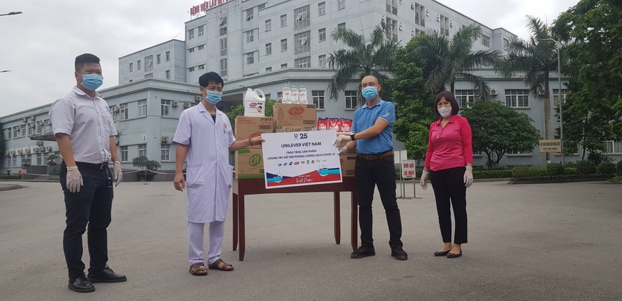 Bênh viện dã chiến tại Quảng Ninh tiếp nhận sản phẩm trao tặng của Unilever