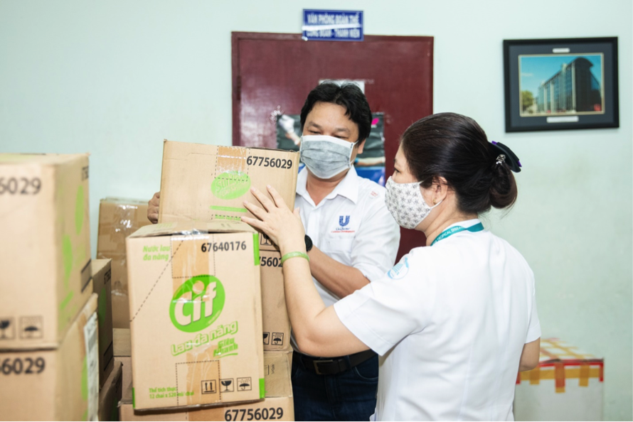 Bệnh viện Nhiệt đới tp HCM tiếp nhận các sản phẩm xà phòng rửa tay, chất tẩy rửa sàn nhà và các bề mặt… từ Unilever.