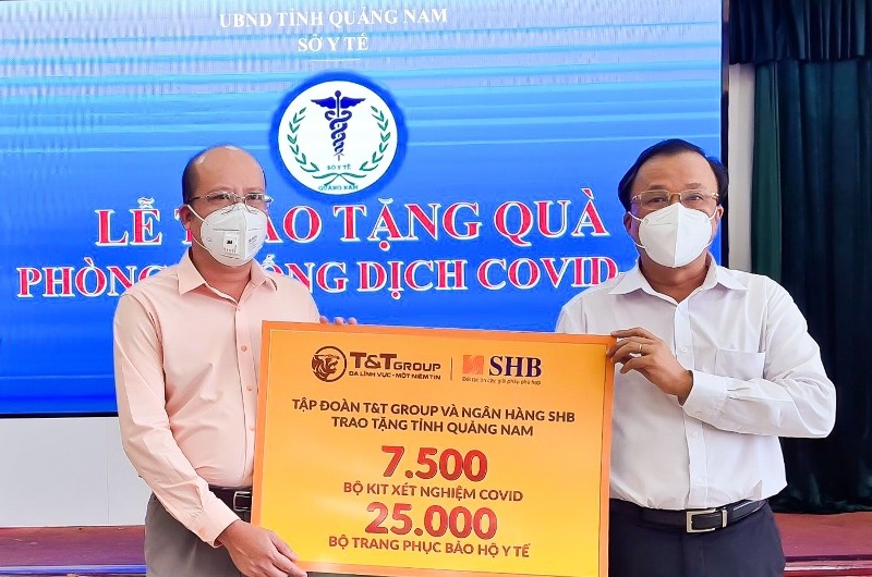 SHB và T&T Group tiếp tục ủng hộ hàng ngàn kit xét nghiệm tiếp sức cho Quảng Nam chống dịch