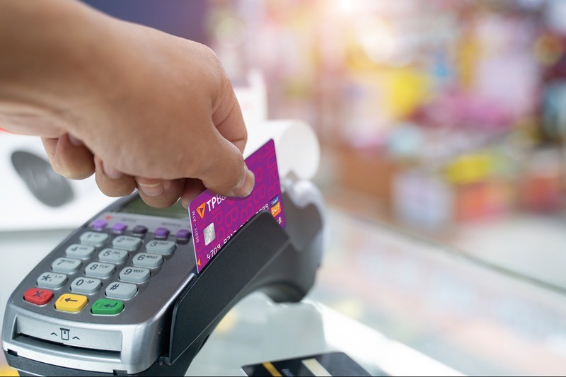 Khách hàng có thể sử dụng thẻ ATM của TPBank để giao dịch trực tiếp tại Hàn Quốc