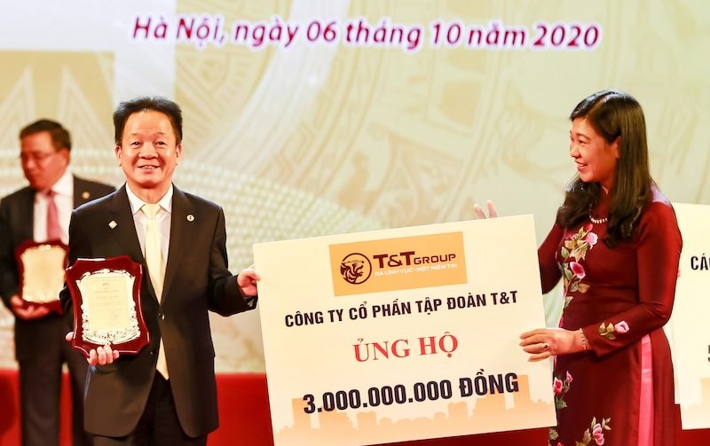 ‘Bầu’ Hiển ủng hộ 5 tỷ đồng cho quỹ Vì người nghèo Thành phố Hà Nội ​