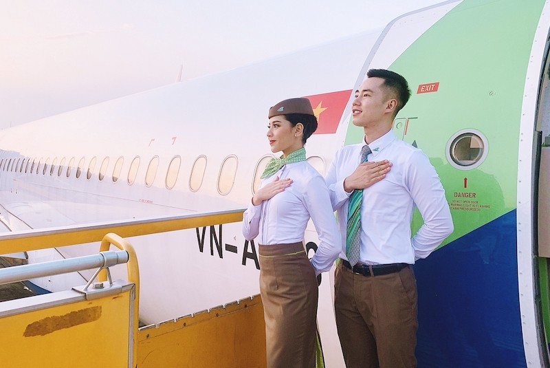 Hình ảnh tiếp viên với bàn tay đặt trên ngực trái và nụ cười thường trực trên môi đã làm nên thương hiệu của Bamboo Airways.