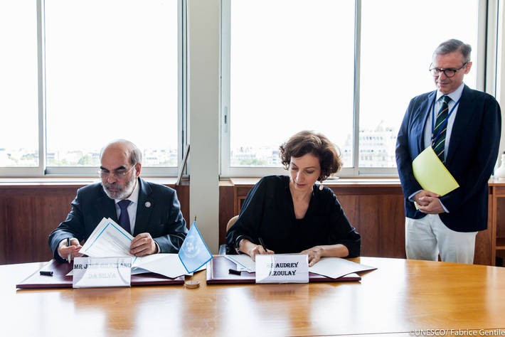 Tổng giám đốc FAO Jose Graziano da Silva và Tổng giám đốc UNESCO Audrey Azoulay ký bản ghi nhớ mới tại Paris.