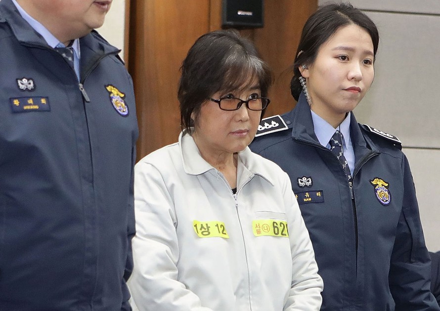 Bà Choi Kyung-hye ra tòa.