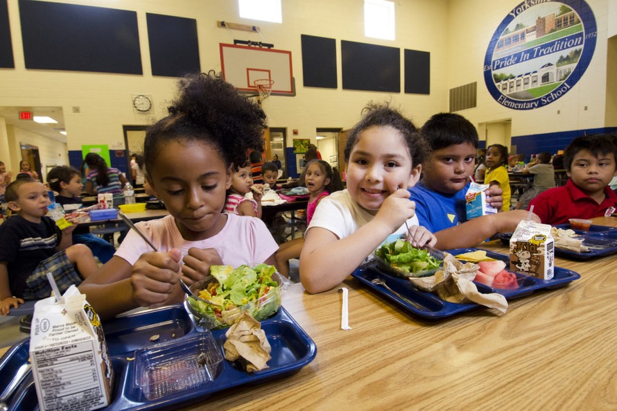 Khoảng cách giàu nghèo trong bữa trưa của học sinh Mỹ