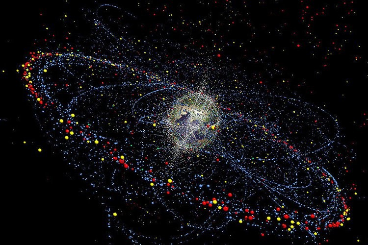 Thứ đẹp đẽ mà con người hay thấy vào ban đêm được gọi là sao băng rất có thể là một mảnh rác vũ trụ đang rơi xuống.