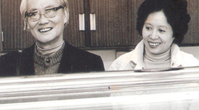GS Tôn Thất Tùng và vợ.
