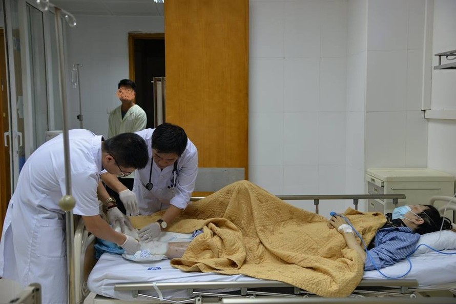 Bệnh nhân bị hoại tử chân điều trị tại Bệnh viện Nội tiết Trung ương (ảnh BVCC).
