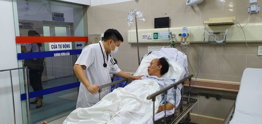 Thời tiết nắng nóng, người bệnh nhập viện cấp cứu tại BV Bạch Mai gia tăng.