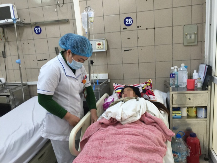 Bệnh nhân ngộ độc rượu được điều trị tại Trung tâm Chống độc, BV Bạch Mai.