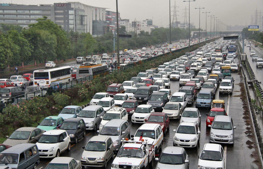 Thành phố Bangalore hiện đang có 8 triệu phương tiện lưu thông hằng ngày, cơ sở hạ tầng của thành phố hiện chưa bắt kịp được tốc độ phát triển. Nguồn: PropStory.