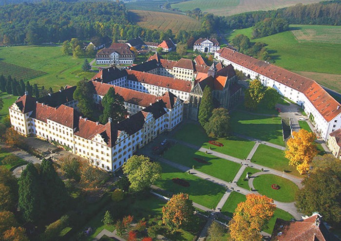 Trường học Lâu đài Salem tại Đức do Kurt Hahn thành lập.