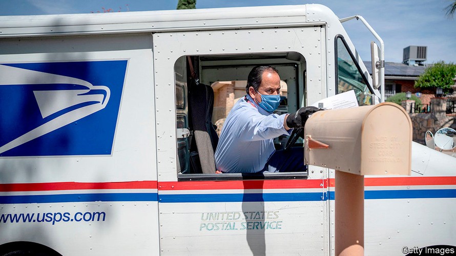 Bưu chính Hoa Kỳ vẫn hoạt động trong mùa dịch.