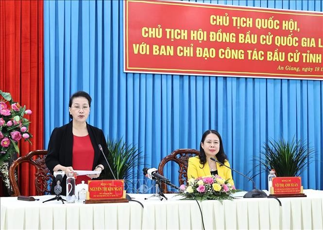 Chủ tịch Quốc hội Nguyễn Thị Kim Ngân phát biểu tại buổi làm việc. Ảnh: Trọng Đức/TTXVN