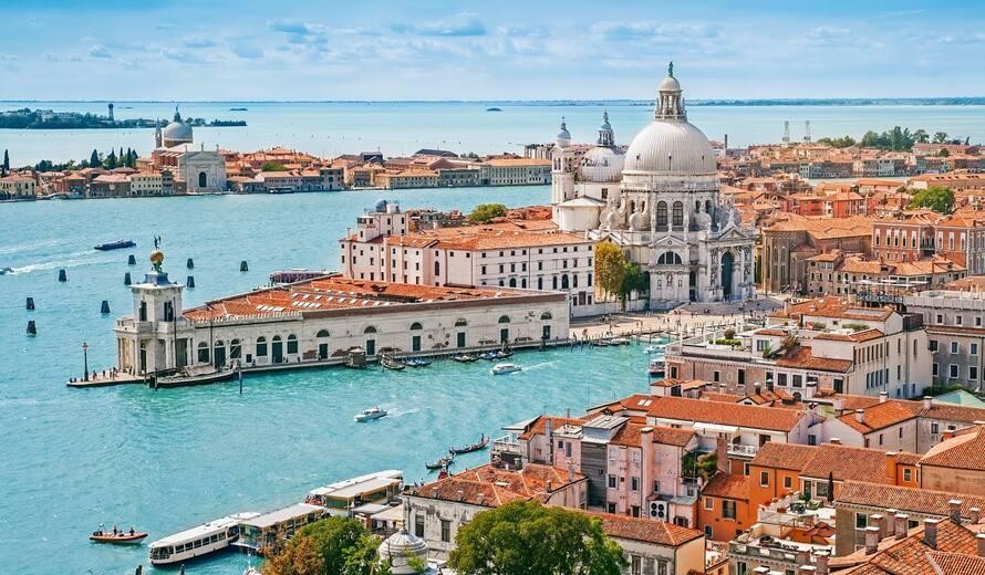 Tàu du lịch lớn bị cấm vào khu đầm phá Venice 