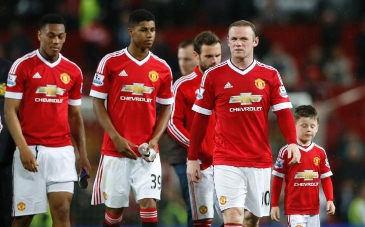 Wayne Rooney hoặc Mourinho sẽ phải ra đi?