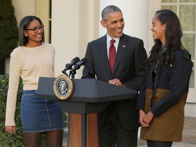 Tổng thống Mỹ Barack Obama và hai con gái. (Nguồn: Getty Images)