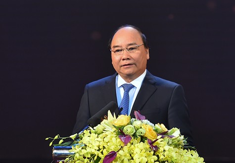 Thủ tướng bày tỏ lòng tri ân sâu sắc đến các thầy cô giáo, những người đã dày công vun đắp biết bao tài năng trẻ, làm rạng danh trí tuệ Việt Nam trên các trường thi khu vực và quốc tế. Ảnh: VGP/Quang Hiếu 