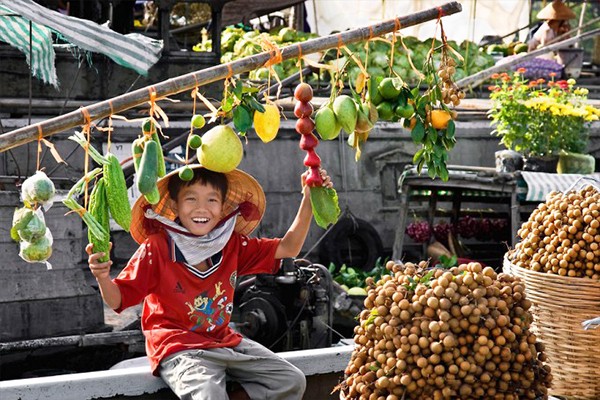 Chợ nổi Cái Răng là một điểm đến lý tưởng để khám phá vẻ đẹp thiên nhiên Việt Nam