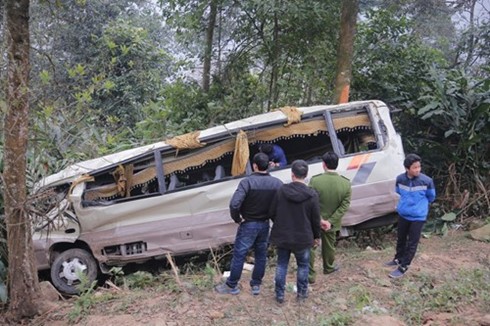 Hiện trường vụ tai nạn xe khách khiến 23 người thương vong
