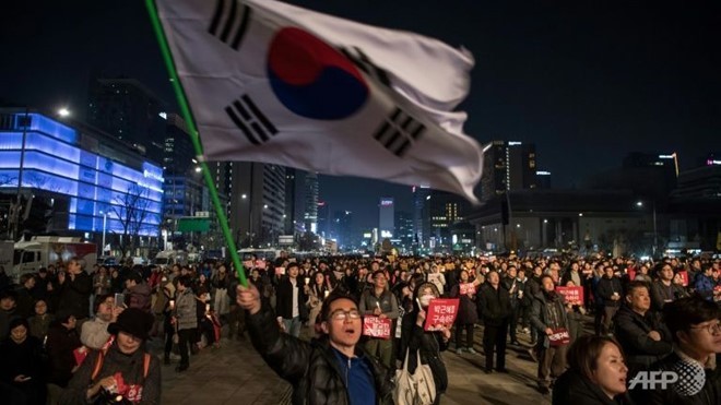 Biểu tình đòi phế truất Tổng thống Park Geun Hye đêm 4/3. Ảnh: AFP