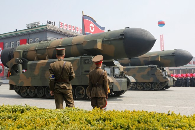 Một tên lửa tại lễ diễu hành hôm 15/4 ở Bình Nhưỡng. Ảnh: Reuters