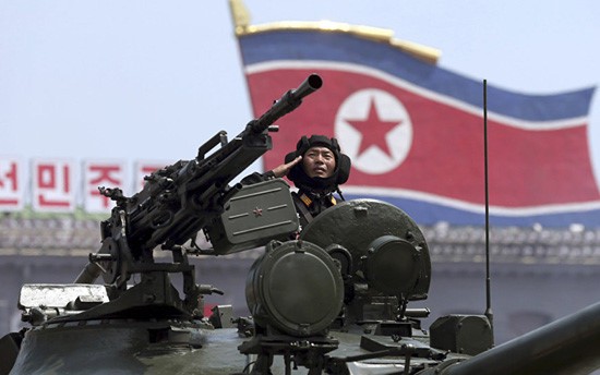 Xe tăng Triều Tiên trên quảng trường Kim Nhật Thành ở Bình Nhưỡng. Ảnh: AP