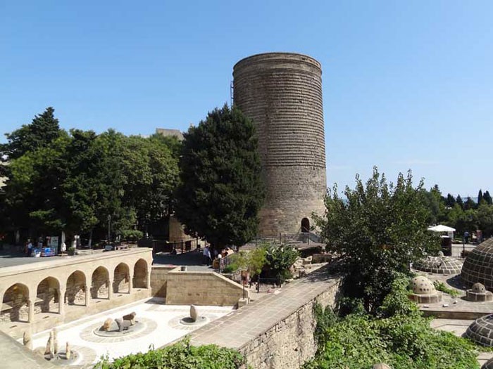 Thành cổ Baku, Cung điện Shirvanshah và tháp Maiden