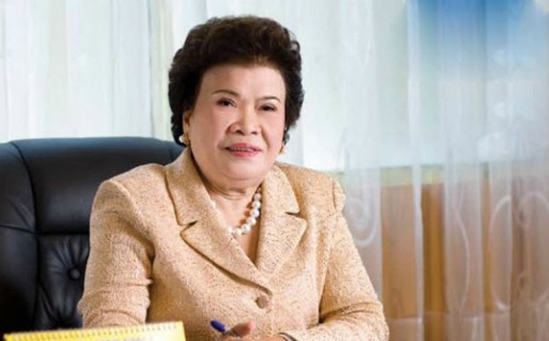 Bà Tư Hường được biết đến là người gắn bó lâu năm với nghề kinh doanh yến sào tại Khánh Hòa.