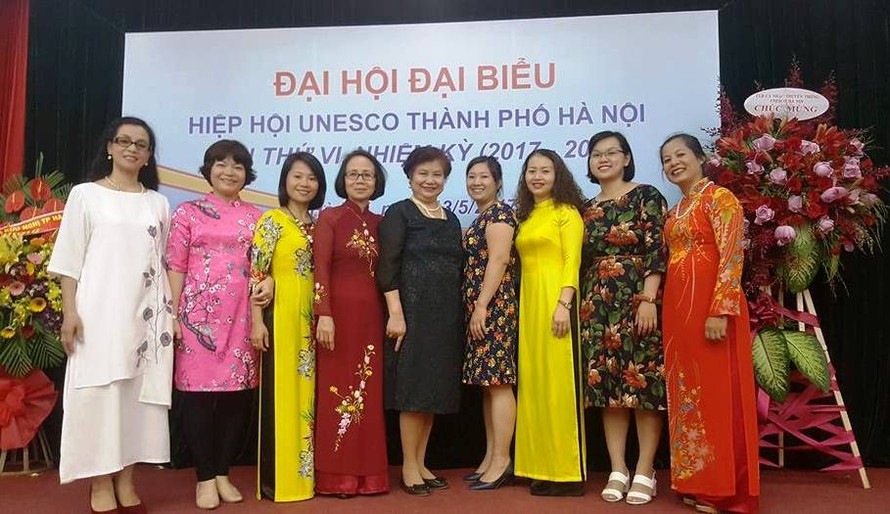 Các nữ đại biểu tham dự Đại hội Hiệp hội UNESCO thành phố Hà Nội lần thứ VI (Ảnh: KL)