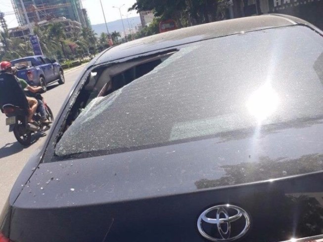 Hàng loạt ô tô của người dân Đà Nẵng bị kẻ xấu đập phá