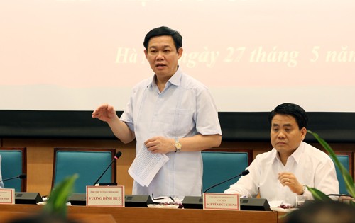 Phó Thủ tướng Vương Đình Huệ làm việc với Thành phố Hà Nội về vấn đề đổi mới cơ chế quản lý, tài chính và tổ chức lại các đơn vị sự nghiệp công. Ảnh: VGP/Thành Chung 