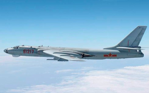 Máy bay ném bom Xian H-6 của không quân Trung Quốc. Ảnh: Reuters