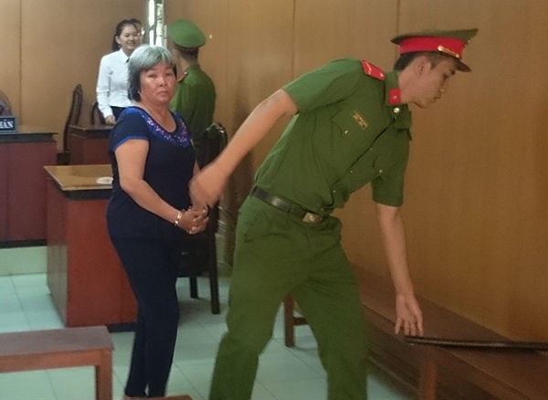 Bị cáo Nguyễn Thắm Lệ Hồng tại tòa