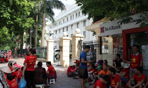 Hơn 100 tiểu thương chợ Đồng Đăng (Lạng Sơn) kéo về Bộ Công Thương kiến nghị việc giữ lại chợ truyền thống