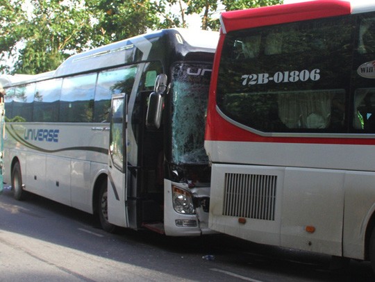 Vụ 2 xe khách tông trên đèo Bảo Lộc: Không phải xe mất thắng 