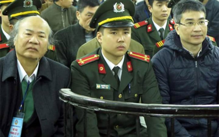 Bố đẻ Giang Kim Đạt ngoài cùng tay trái