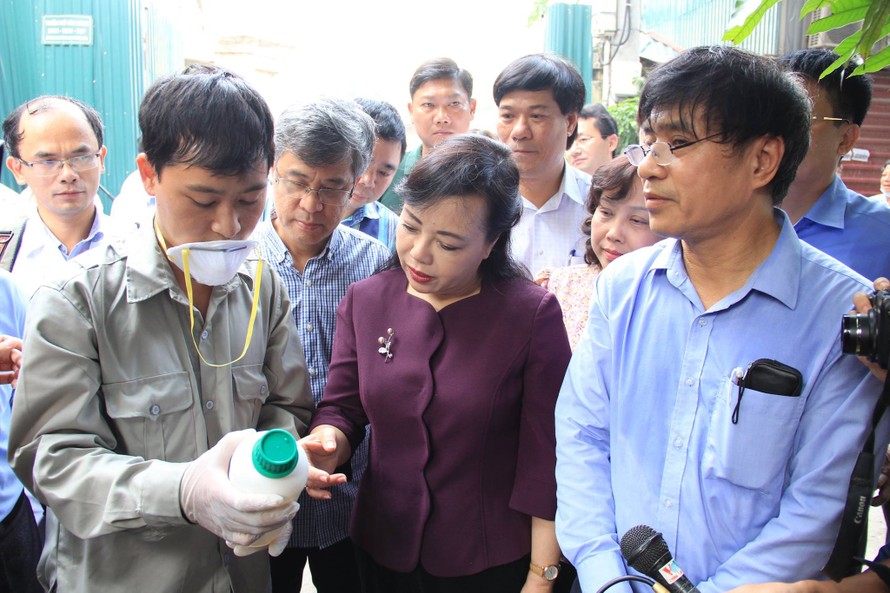 Bộ trưởng Bộ Y tế Nguyễn Thị Kim Tiến kiểm tra công tác phòng chống dịch sốt xuất huyết tại Hà Nội hôm nay 20/8