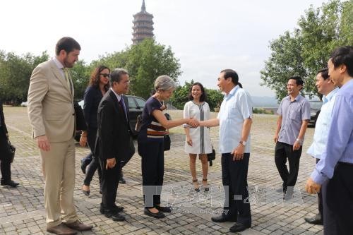 Bà Irina Bokova đến thăm Ninh Bình (Ảnh: TTXVN)