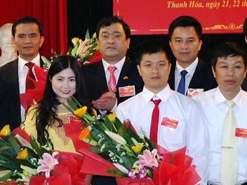 Ông Ngô Văn Tuấn (đầu tiên bên trái) chỉ bị kỷ luật khiển trách trong vụ bổ nhiệm thần tốc bà Quỳnh Anh